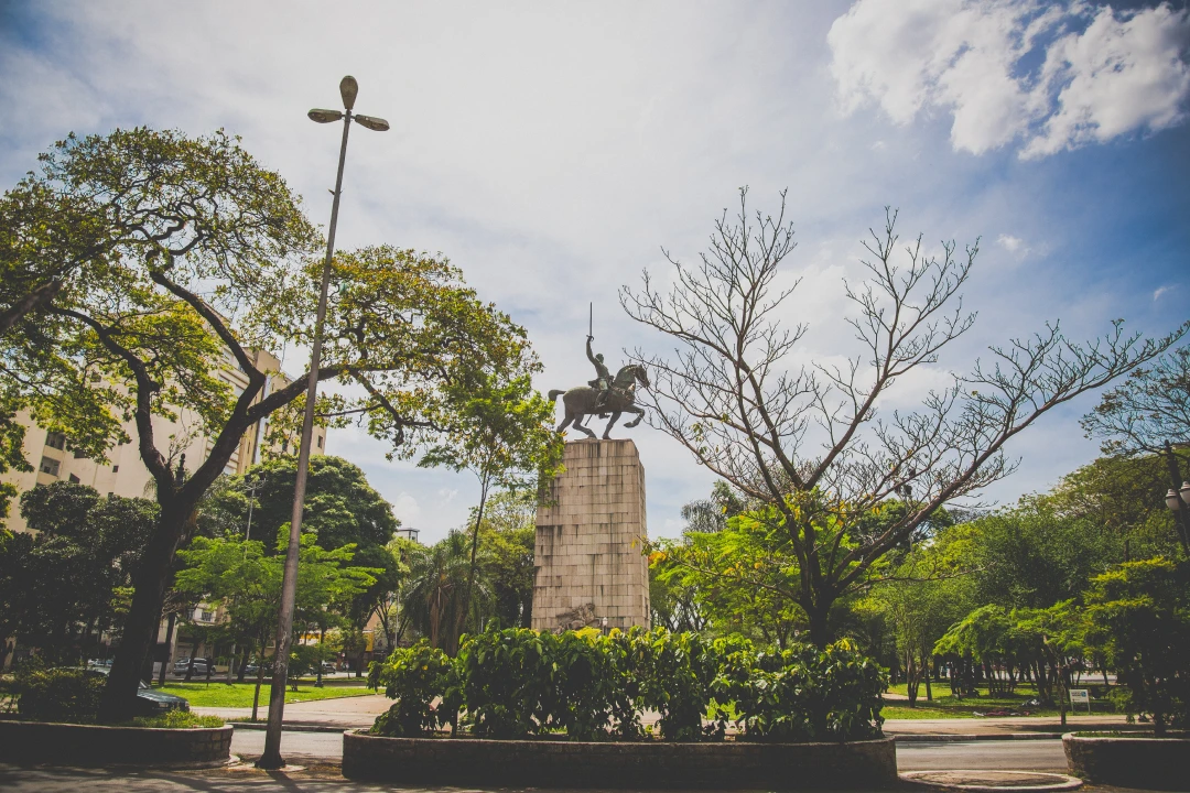 Praça do Nébias: um espaço verde aos seus pés