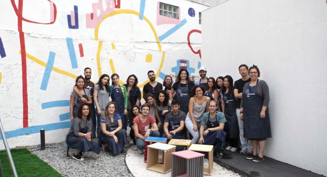 Futuros moradores fazem oficina de mobiliário